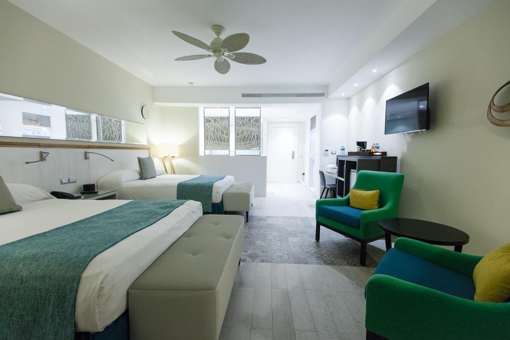 Superior Swim up Room