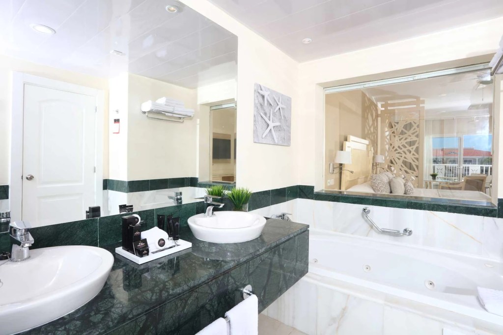 Fantasia Bathroom Deluxe