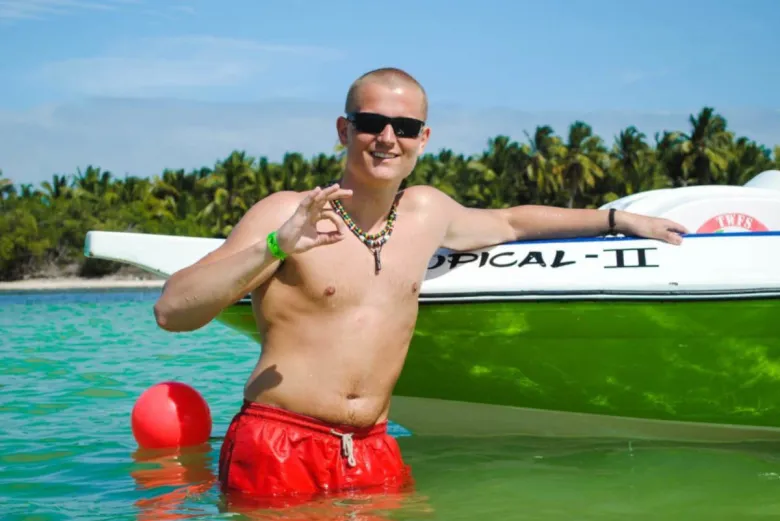 Having fun on Speedboat